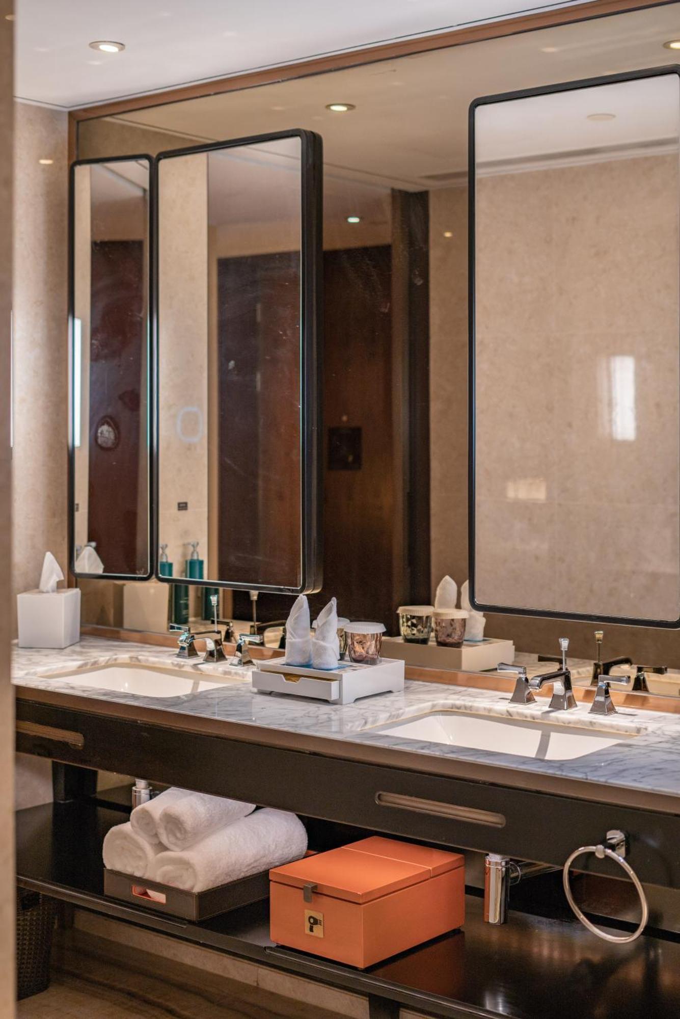 Отель Hilton Fuzhou Фучжоу Экстерьер фото