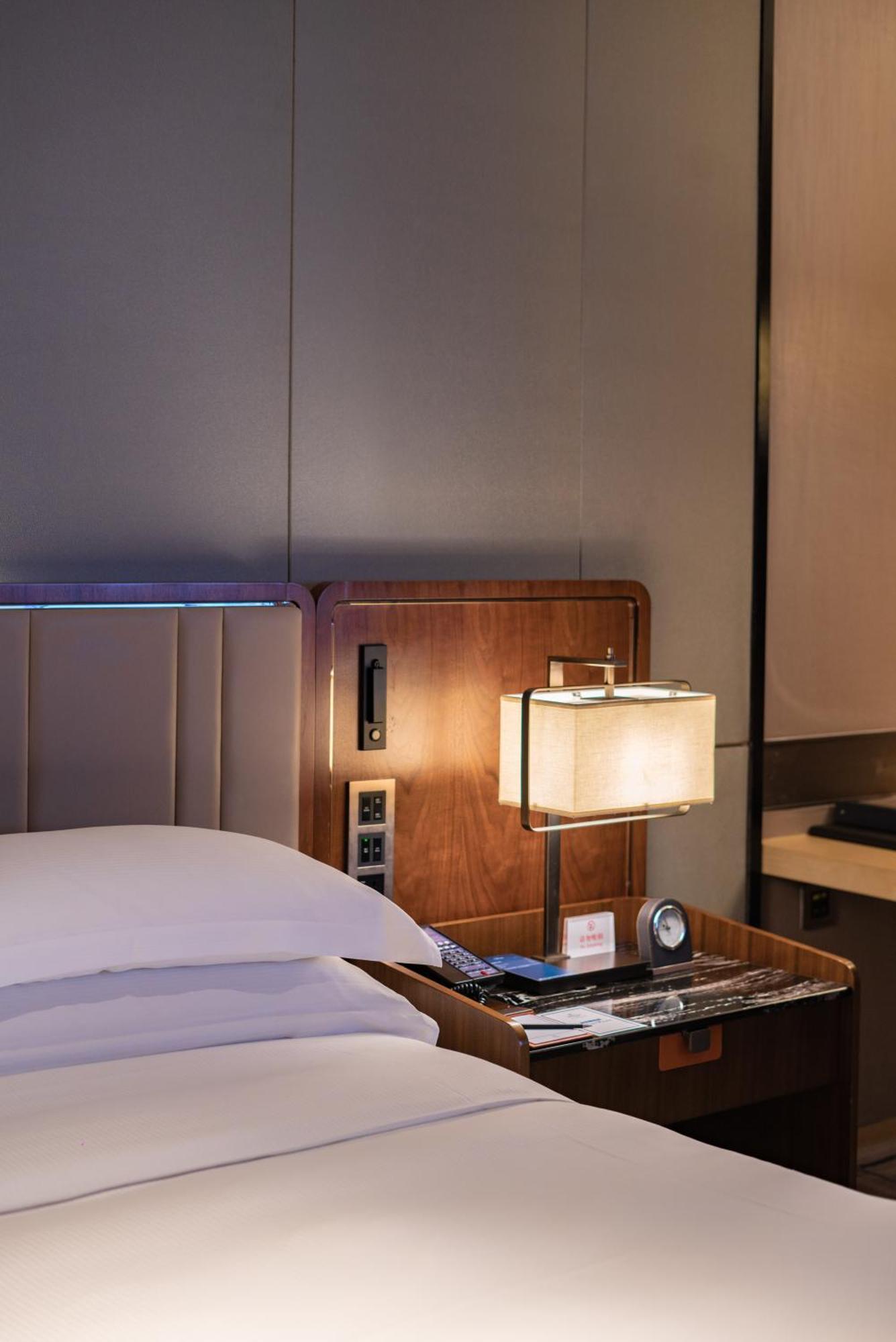 Отель Hilton Fuzhou Фучжоу Экстерьер фото