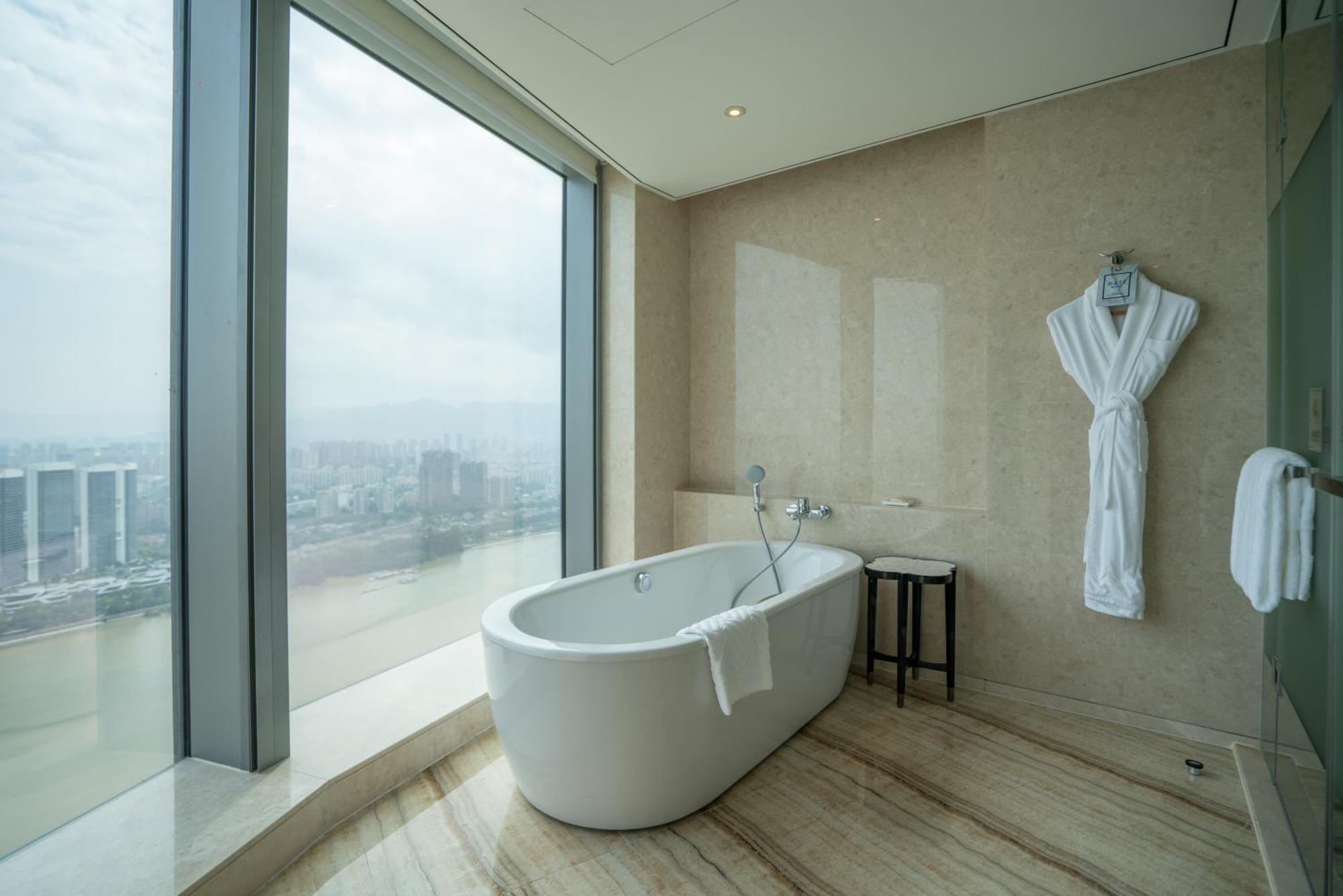 Отель Hilton Fuzhou Фучжоу Экстерьер фото