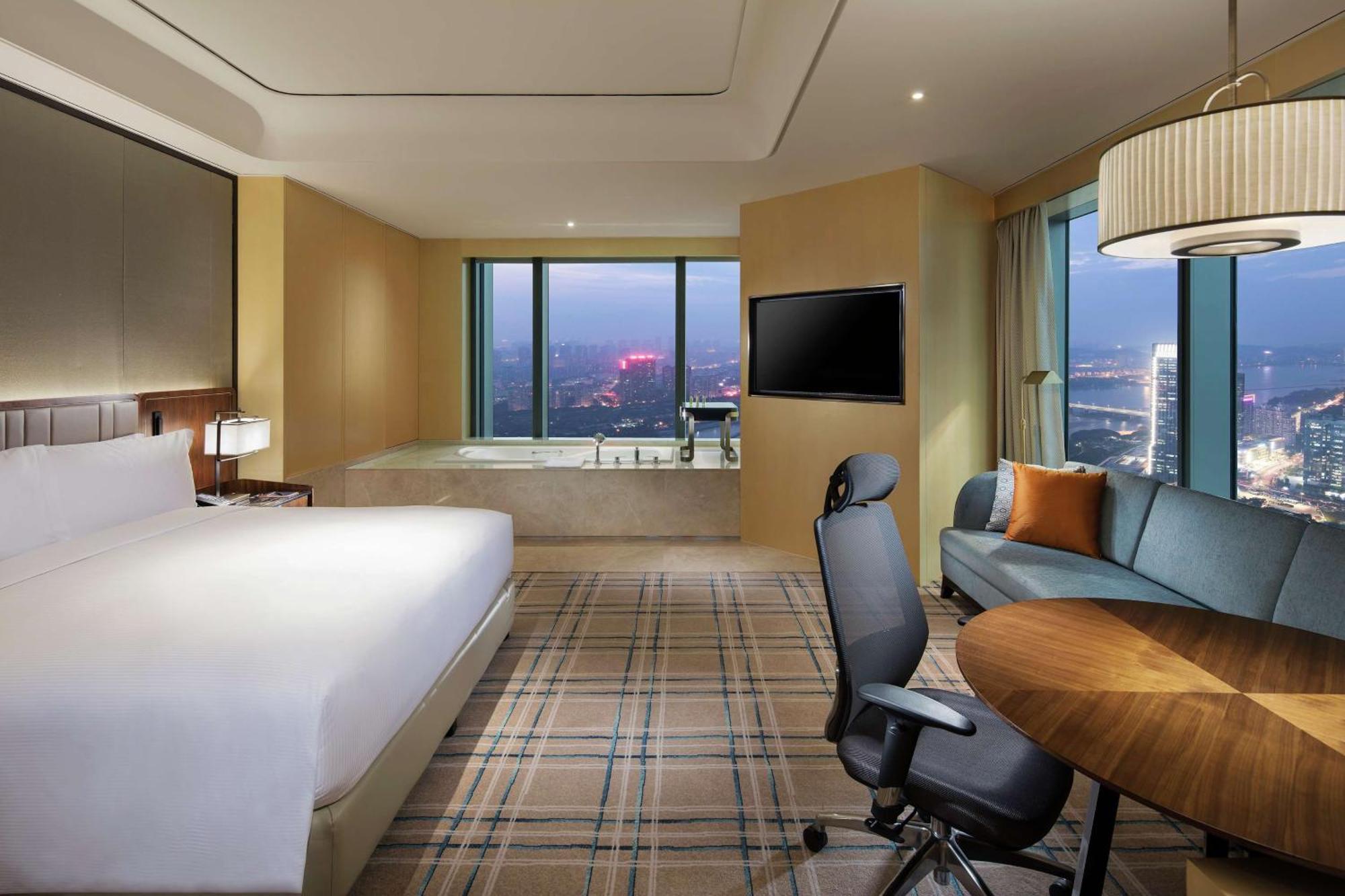 Отель Hilton Fuzhou Фучжоу Экстерьер фото